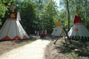 Tentes indiennes dans la zone nord-américaine