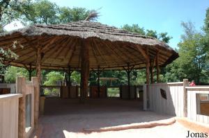 Nouvel espace africain et hutte d'observation