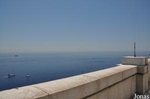 Terrasse panoramique et vue sur la Méditerranée