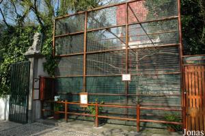 Cage of the vervet monkeys and of the talapoins